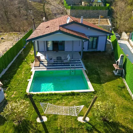 Villagreenstar Villa